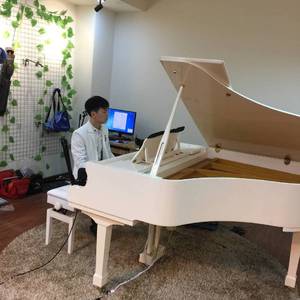 美女穿白丝给我操的免费视频
